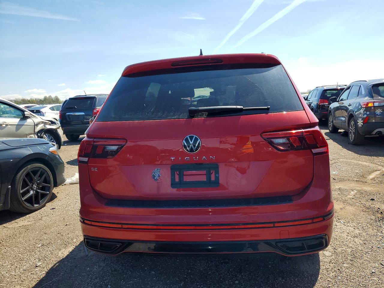 2024 VOLKSWAGEN TIGUAN SE R-LINE BLACK photo 11