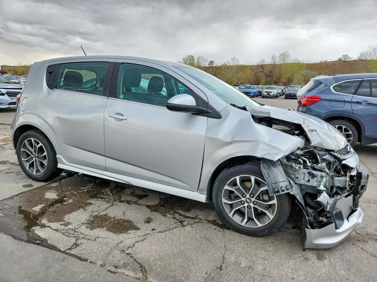 2017 CHEVROLET SONIC LT photo 4