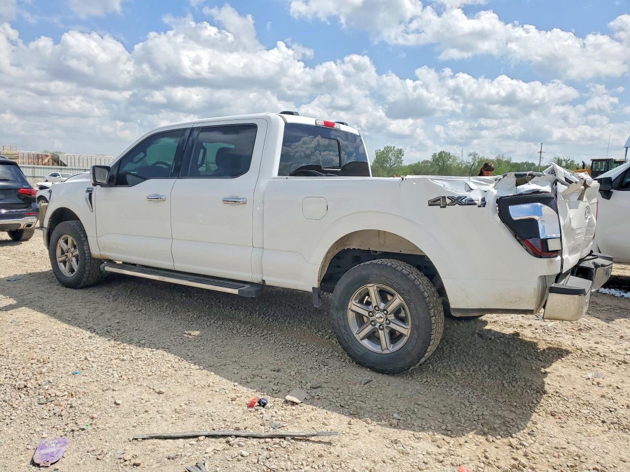 2024 FORD F150 XLT photo 3
