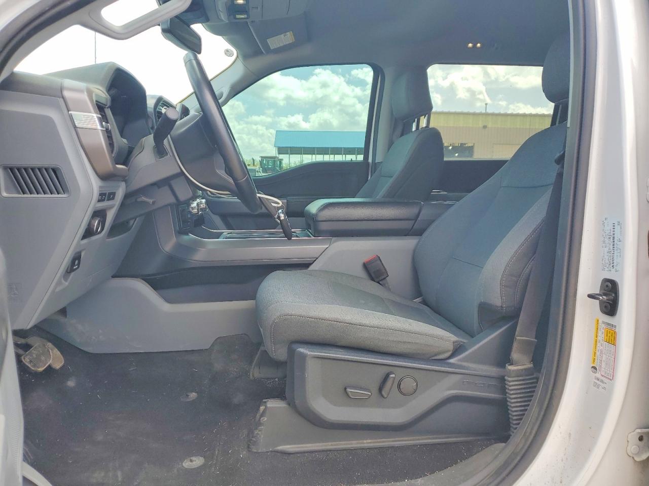 2024 FORD F150 XLT photo 13