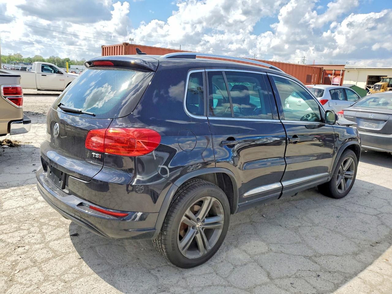 2017 VOLKSWAGEN TIGUAN SPORT photo 5