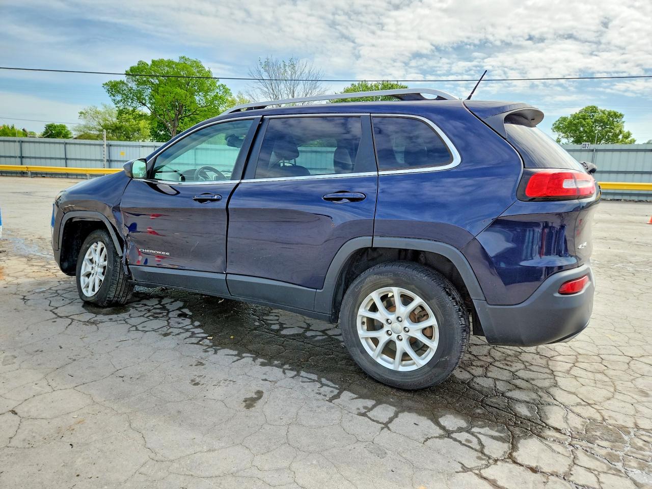 2015 JEEP CHEROKEE LATITUDE photo 4