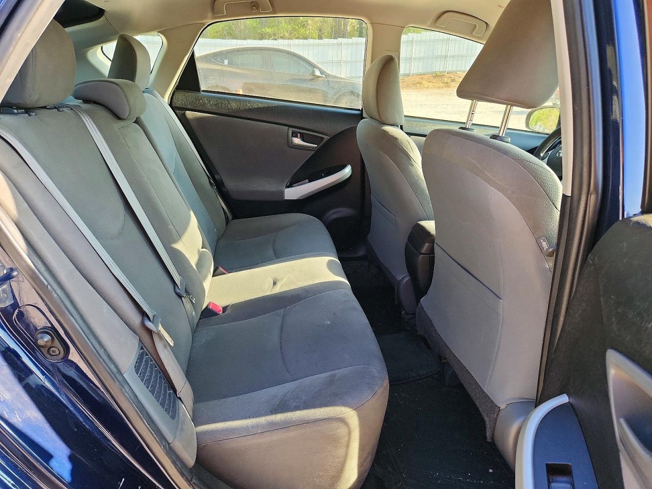 2015 TOYOTA PRIUS TWO photo 19