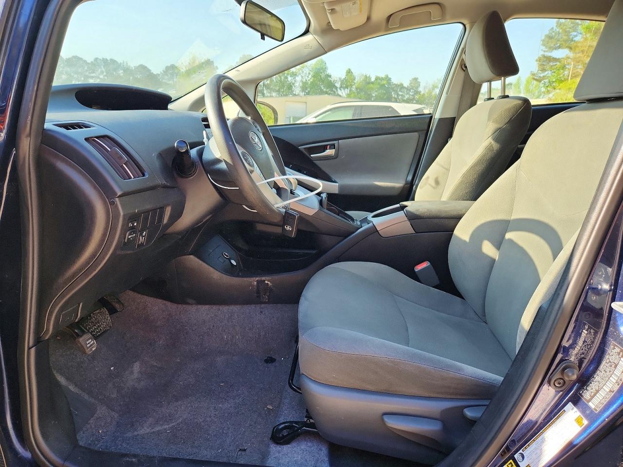 2015 TOYOTA PRIUS TWO photo 13