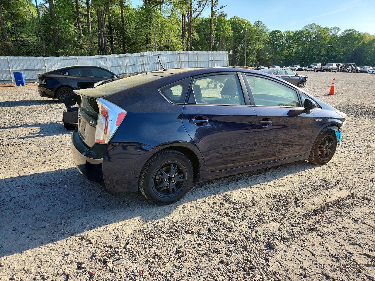 2015 TOYOTA PRIUS TWO photo 5