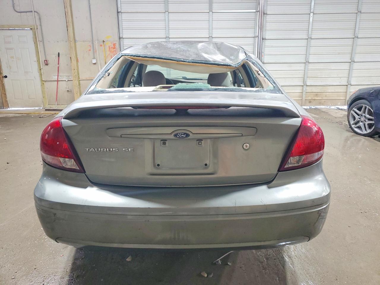 2004 FORD TAURUS SE photo 11