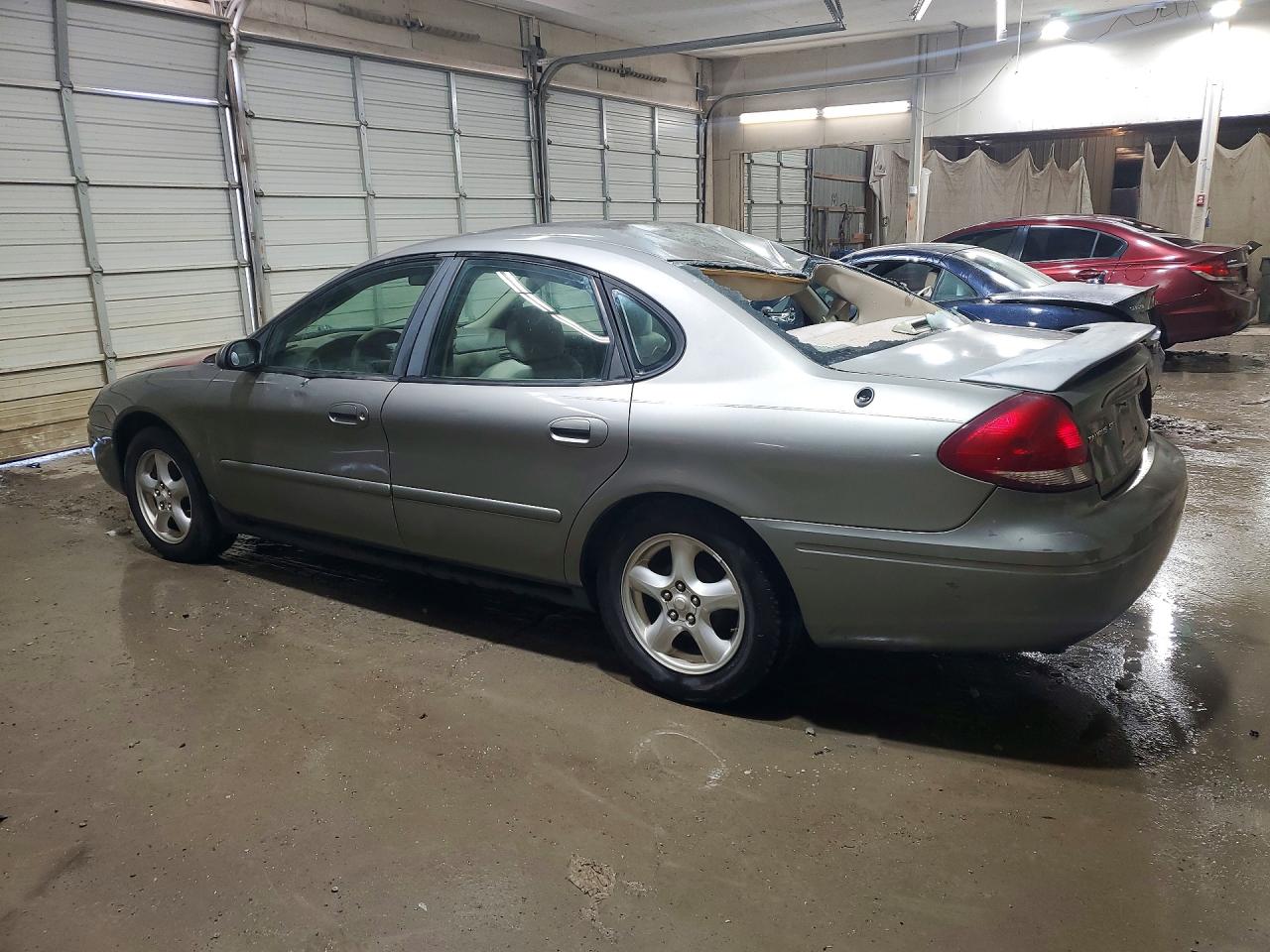 2004 FORD TAURUS SE photo 3