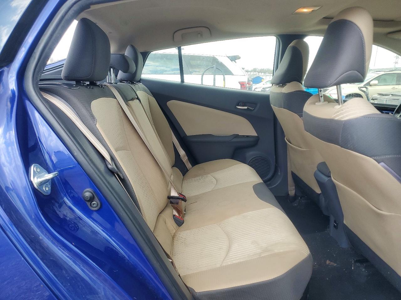 2018 TOYOTA PRIUS photo 19