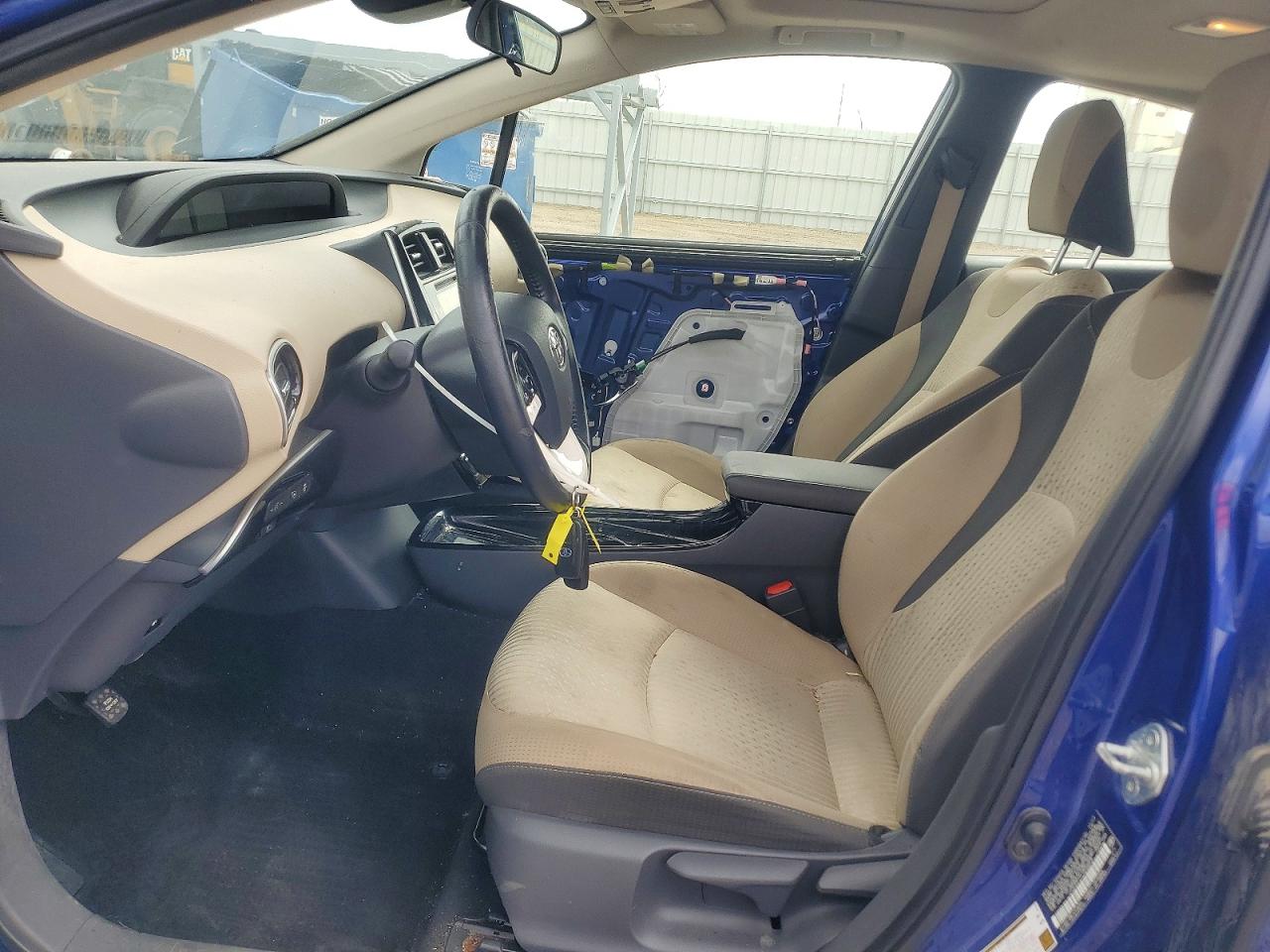 2018 TOYOTA PRIUS photo 13
