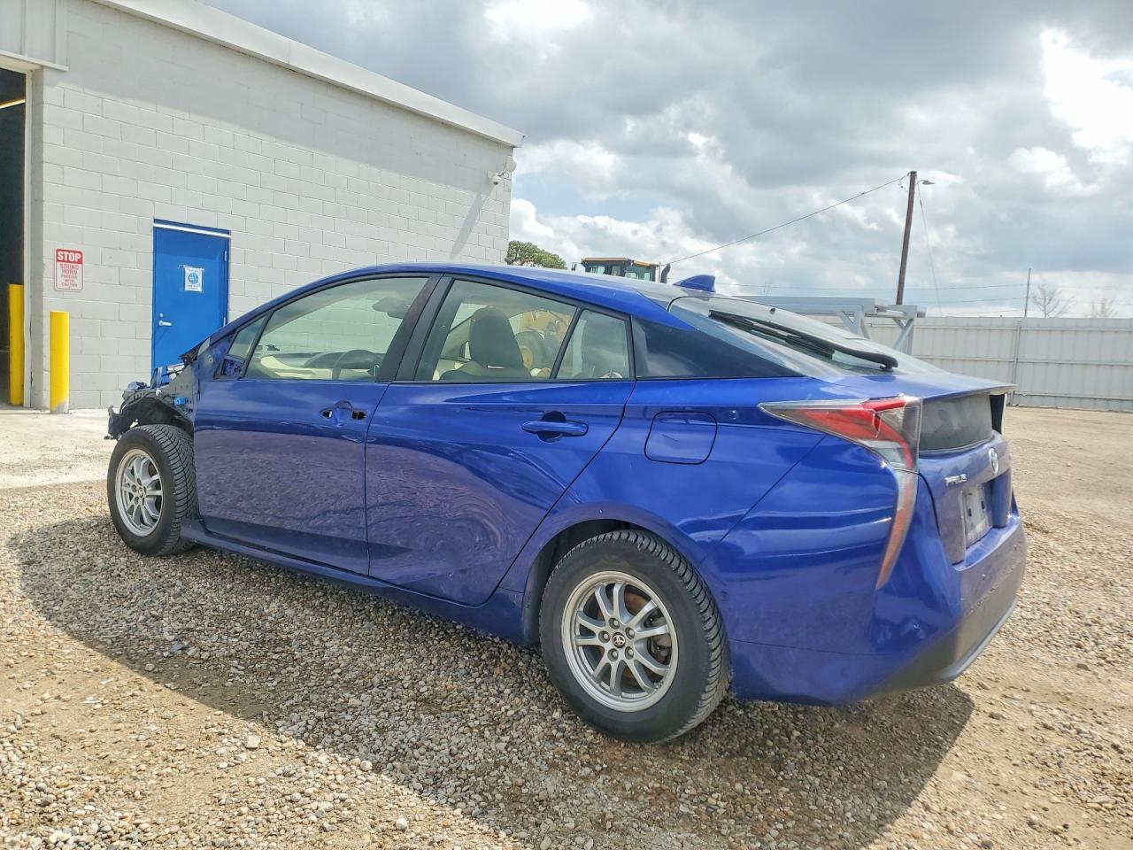2018 TOYOTA PRIUS photo 3