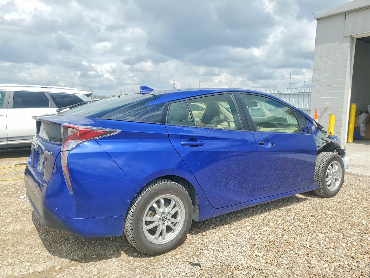 2018 TOYOTA PRIUS photo 5