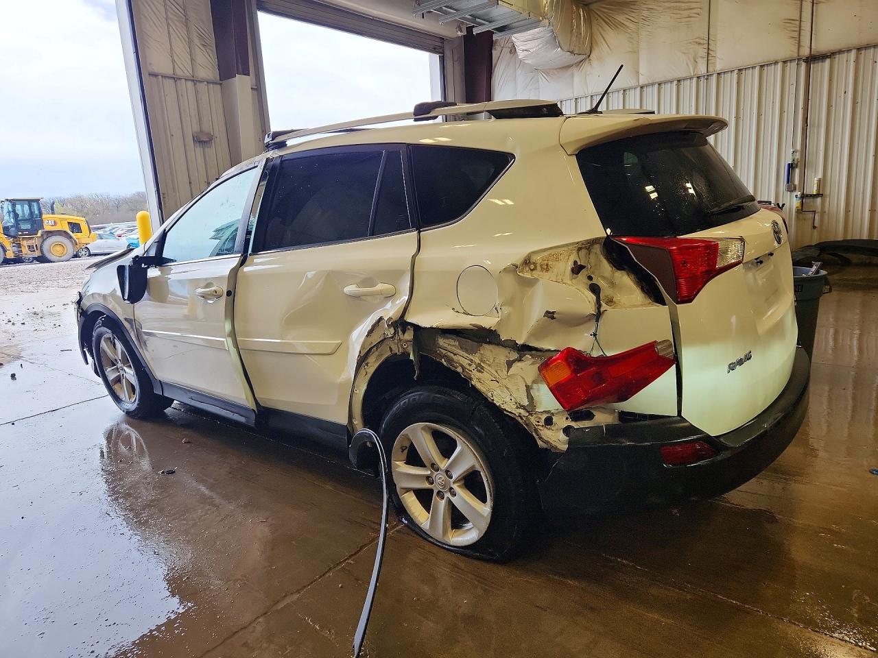 2014 TOYOTA RAV4 XLE photo 3