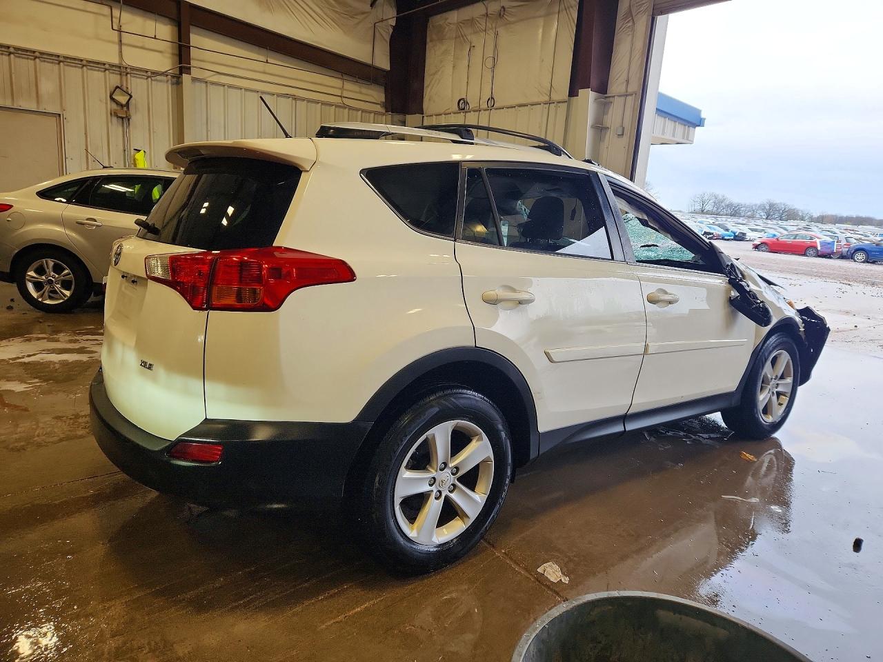2014 TOYOTA RAV4 XLE photo 5
