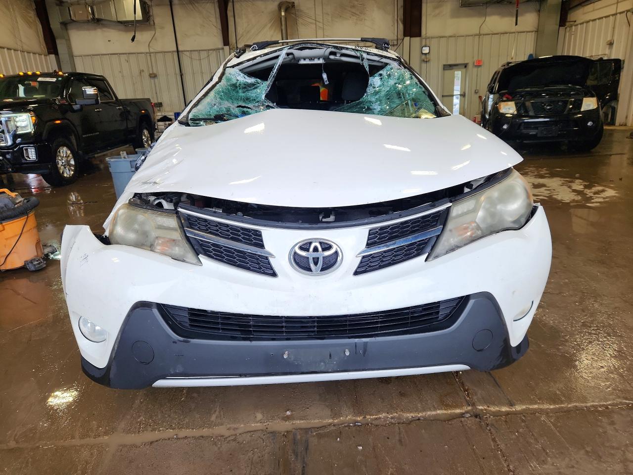2014 TOYOTA RAV4 XLE photo 9