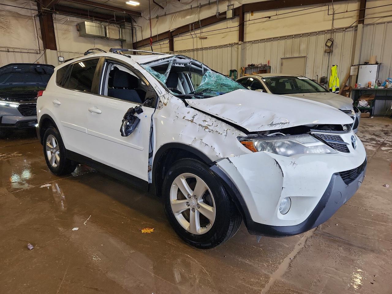 2014 TOYOTA RAV4 XLE photo 7