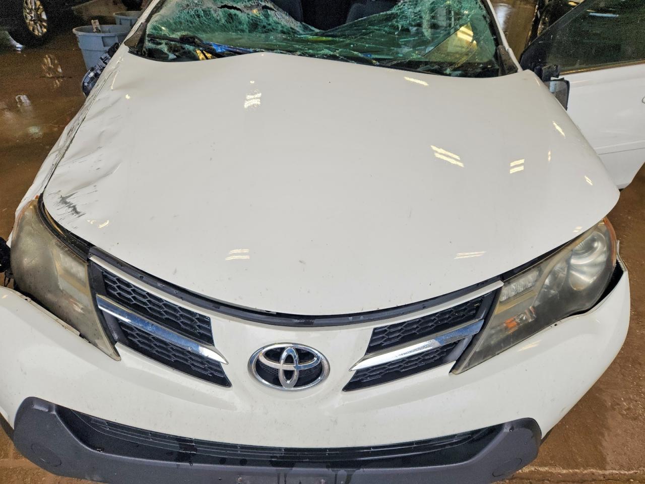 2014 TOYOTA RAV4 XLE photo 23