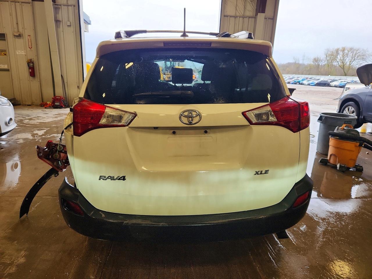 2014 TOYOTA RAV4 XLE photo 11