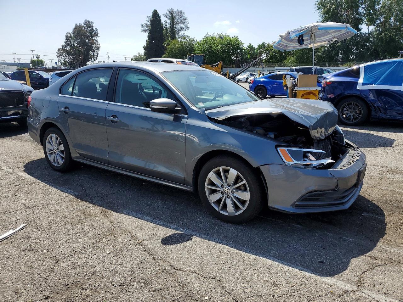 2015 VOLKSWAGEN JETTA SE photo 4