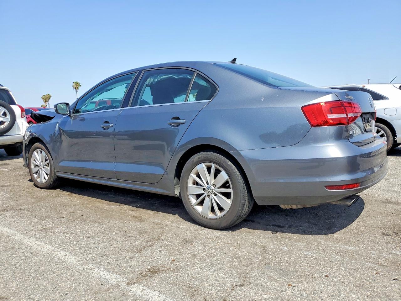 2015 VOLKSWAGEN JETTA SE photo 2