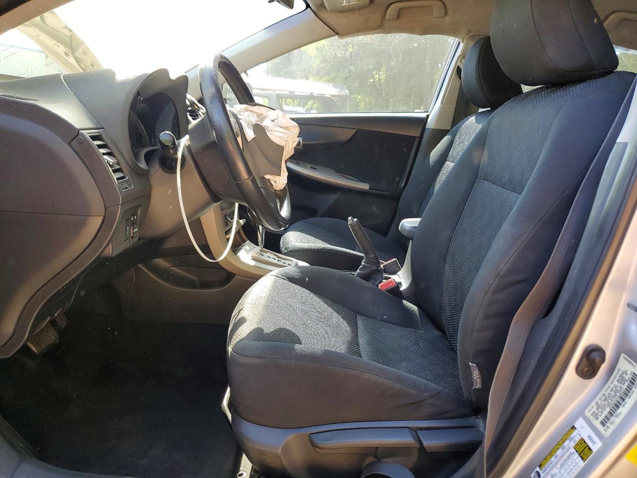 2010 TOYOTA COROLLA S photo 13