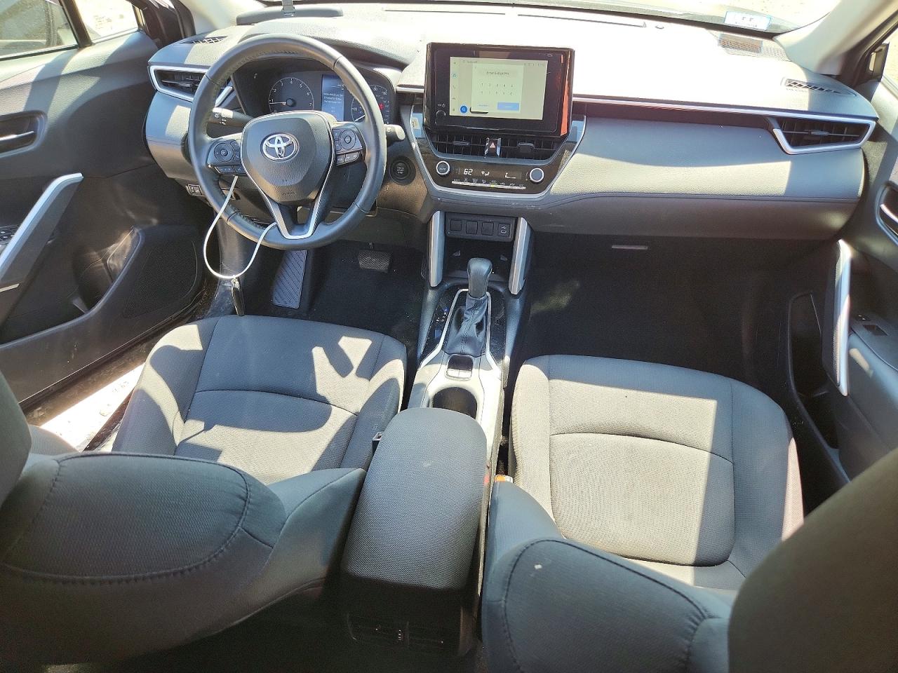 2024 TOYOTA COROLLA CROSS LE photo 22