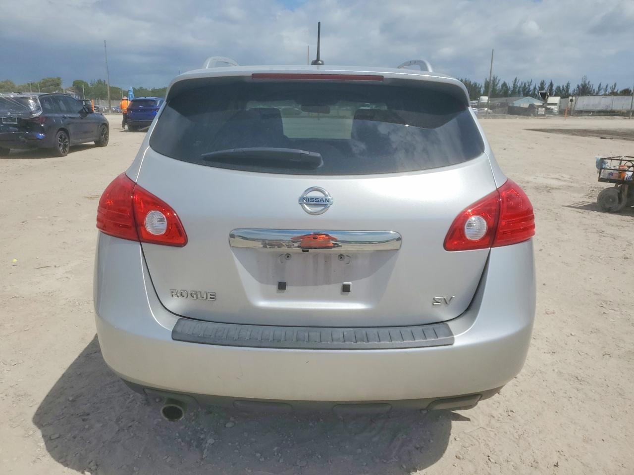2011 NISSAN ROGUE S photo 16