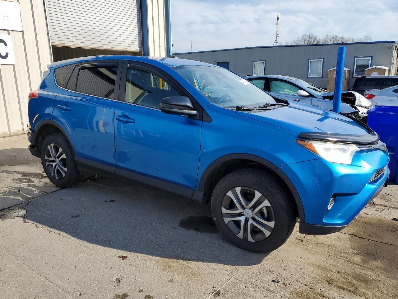 2018 TOYOTA RAV4 LE photo 10