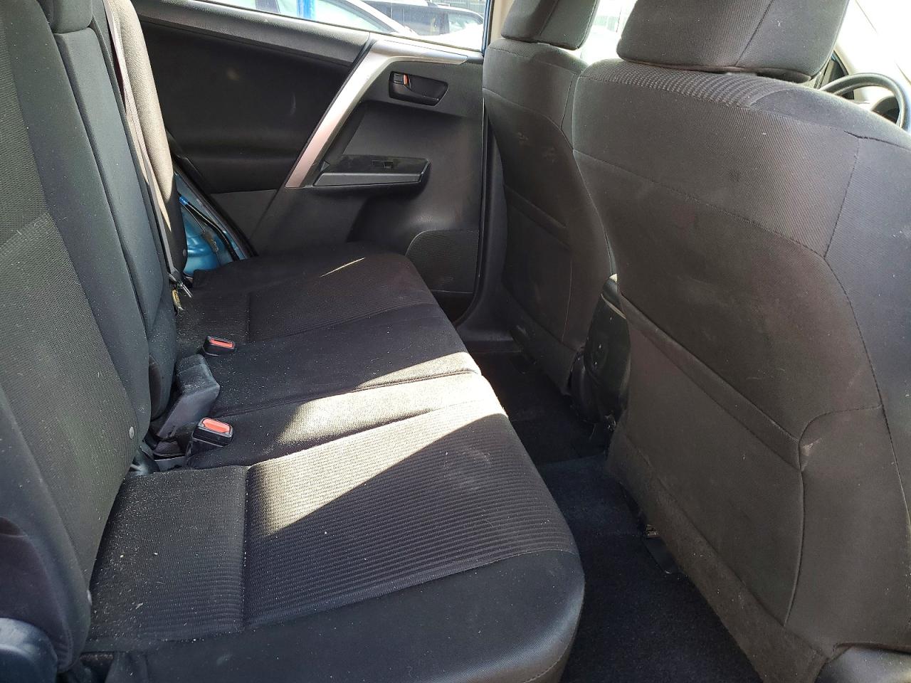 2018 TOYOTA RAV4 LE photo 31