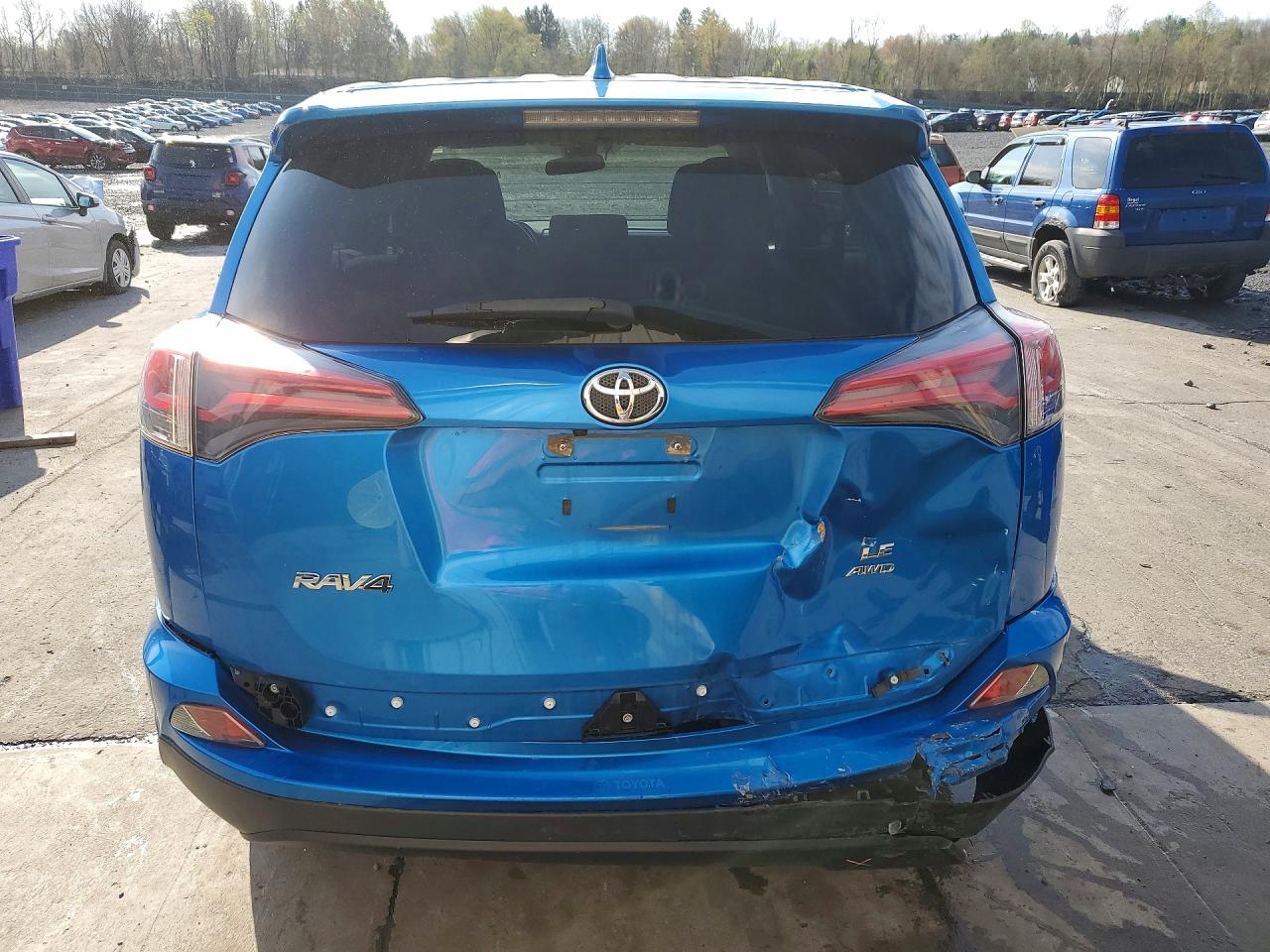 2018 TOYOTA RAV4 LE photo 16