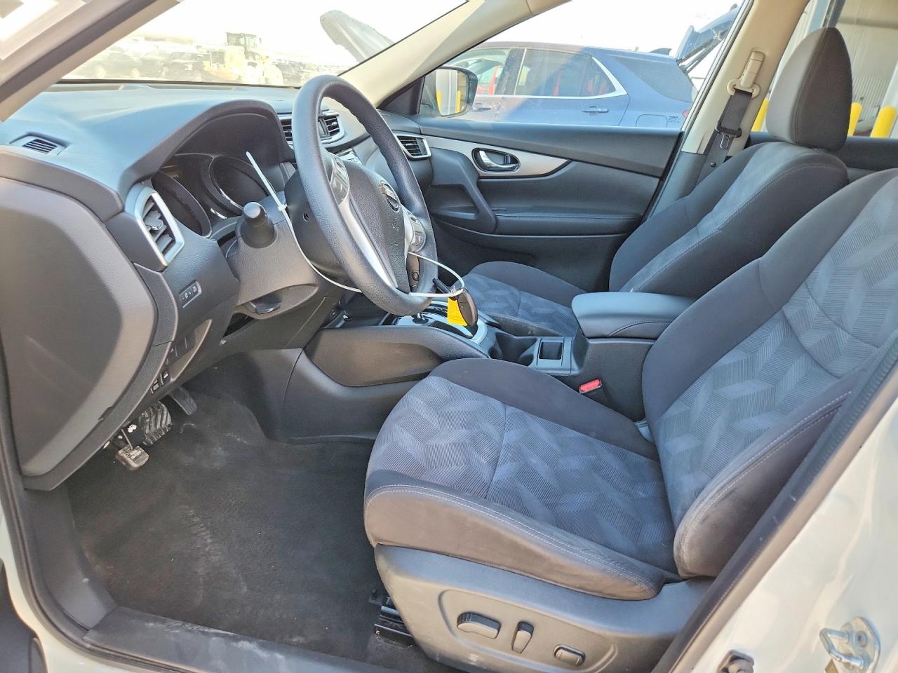 2016 NISSAN ROGUE SV photo 13