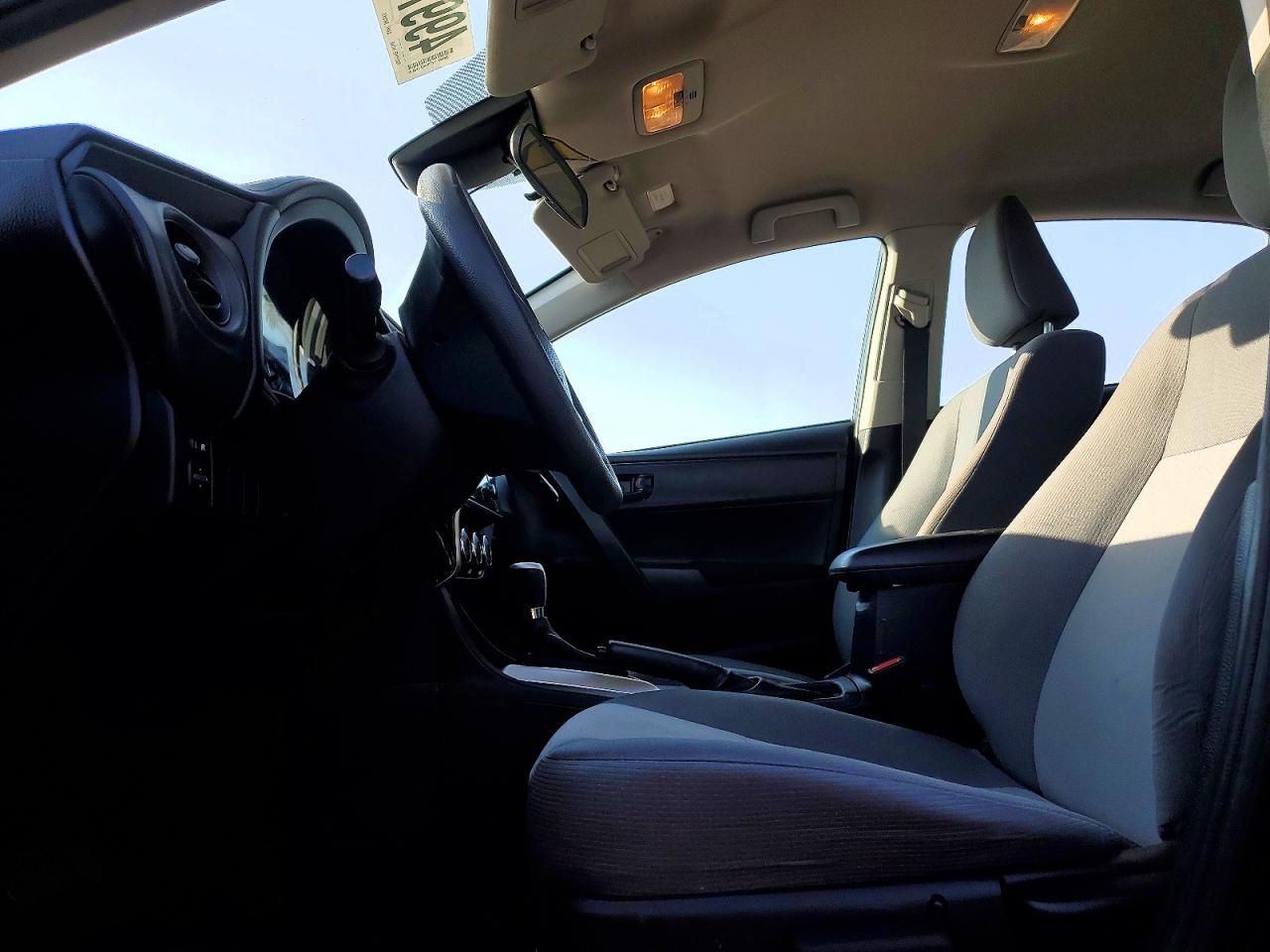 2018 TOYOTA COROLLA L photo 19