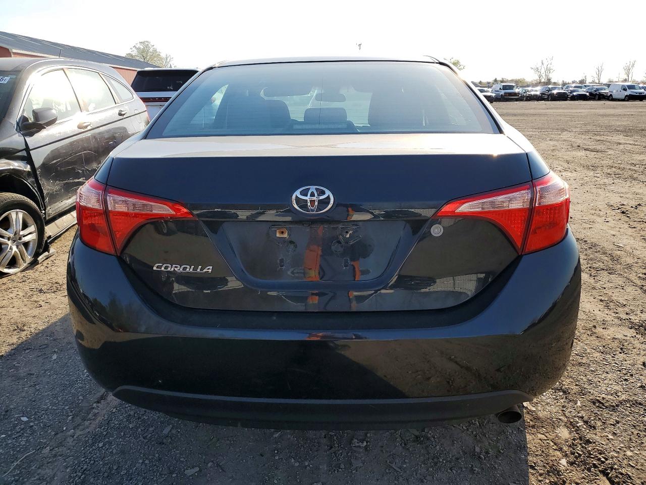 2018 TOYOTA COROLLA L photo 16