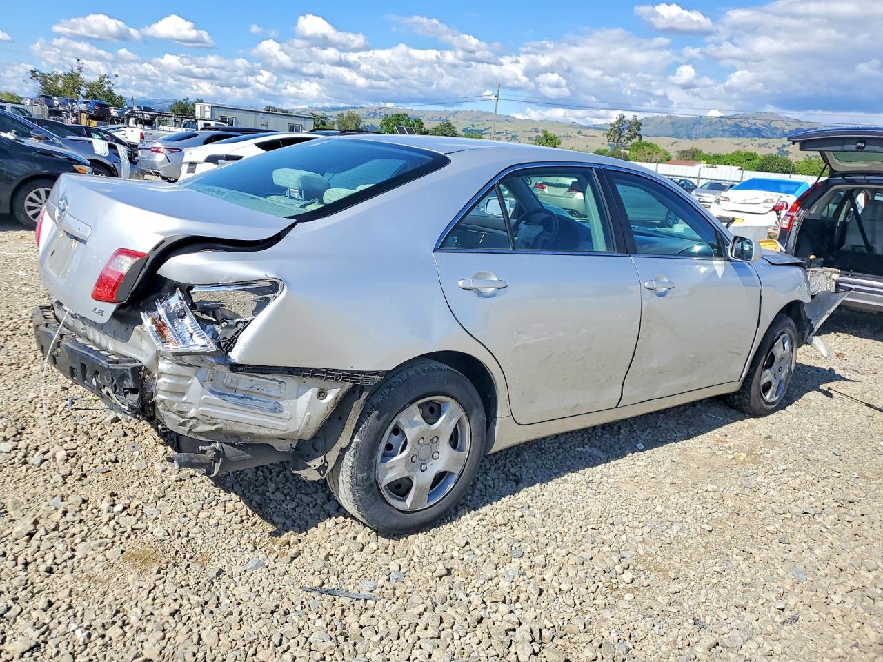 2008 TOYOTA CAMRY LE photo 3