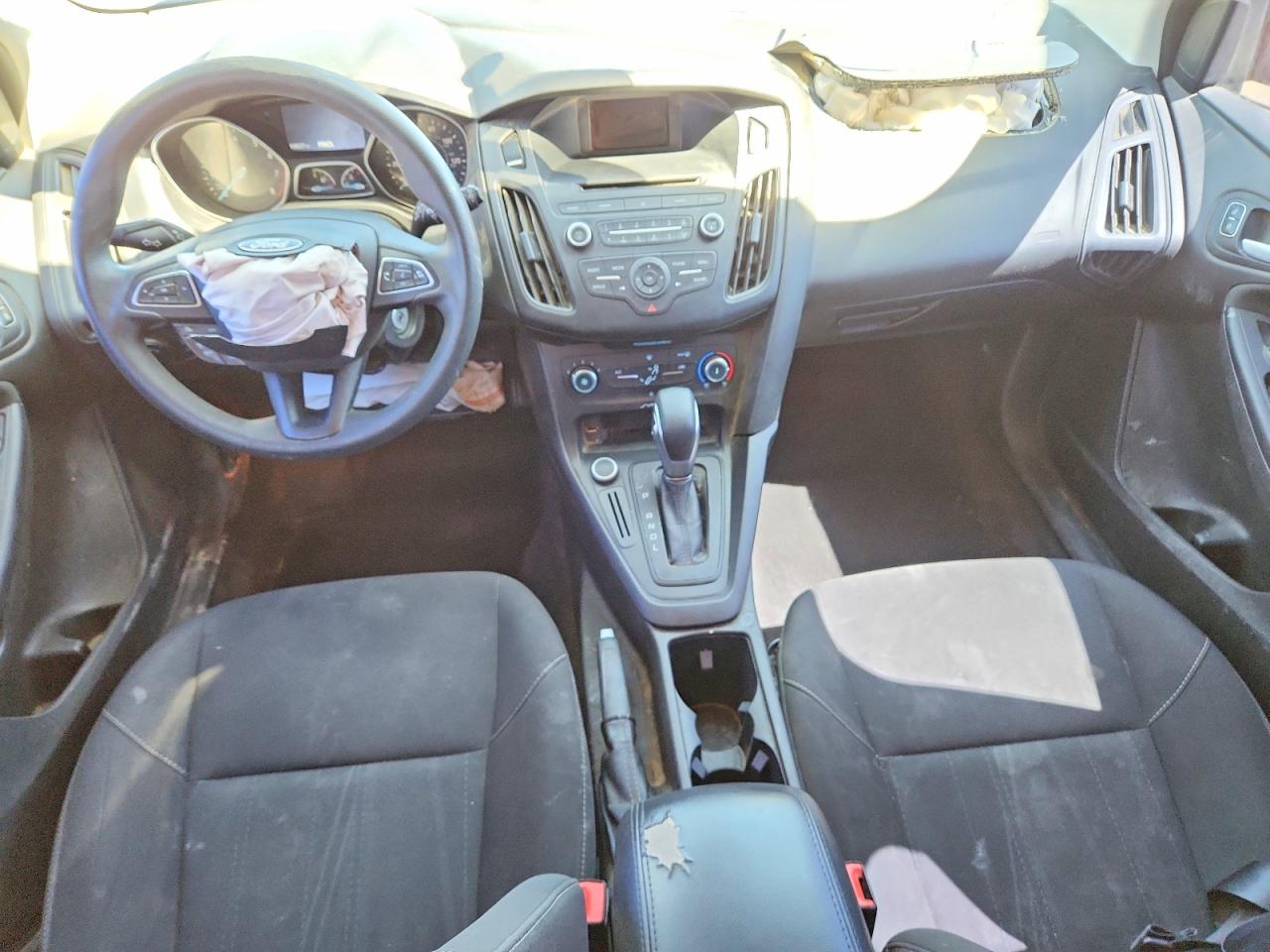 2017 FORD FOCUS SE photo 22