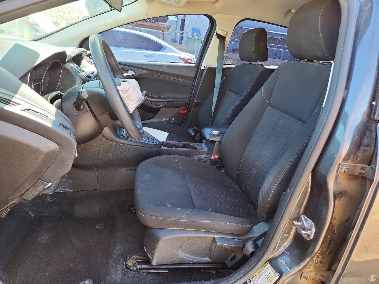 2017 FORD FOCUS SE photo 19