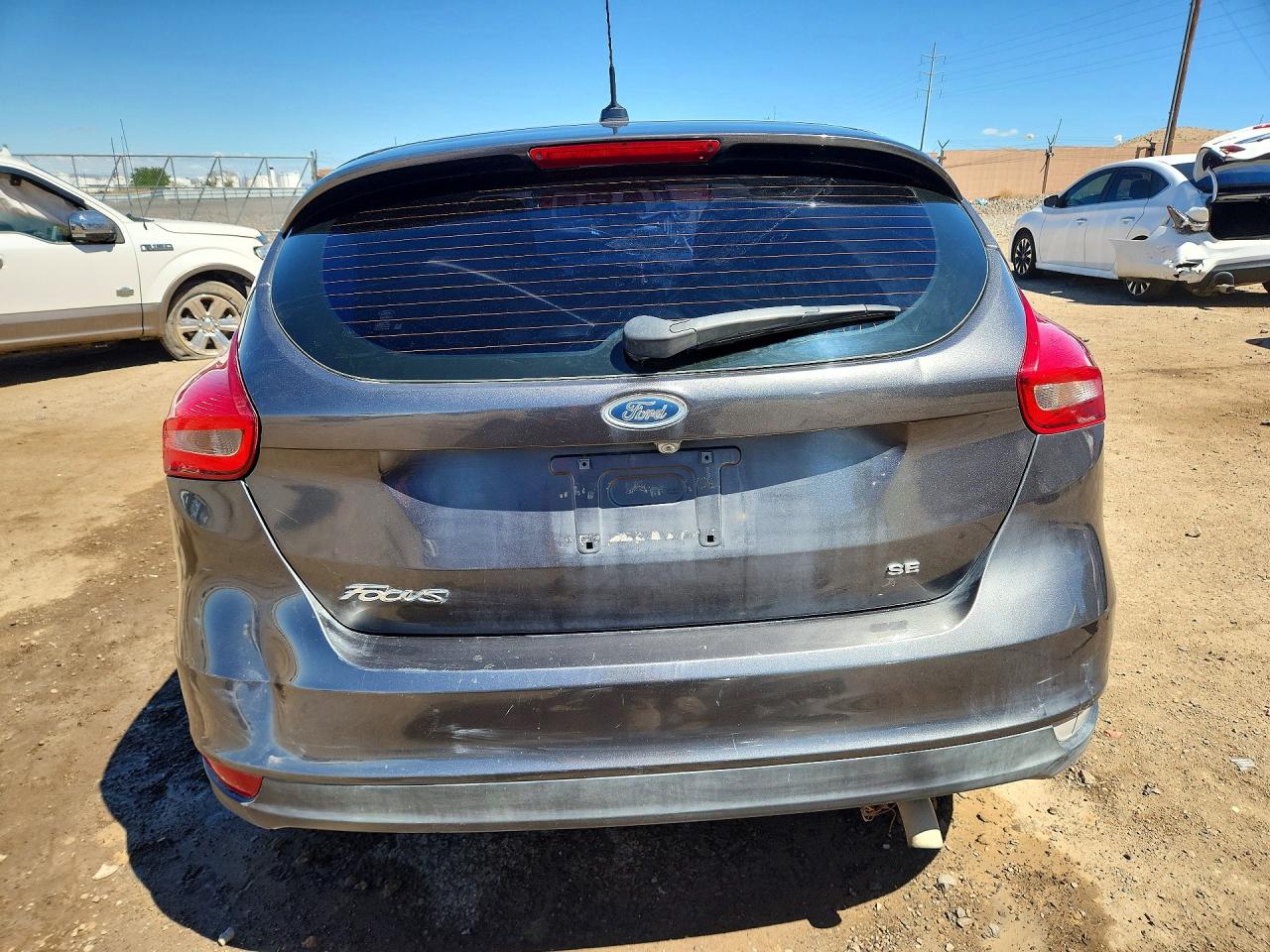 2017 FORD FOCUS SE photo 16