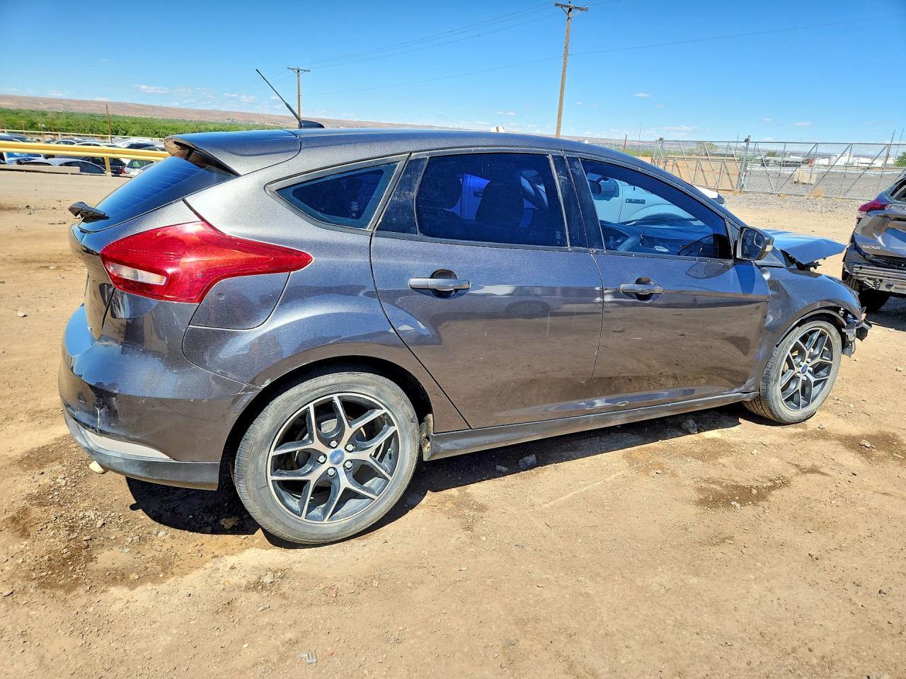 2017 FORD FOCUS SE photo 7