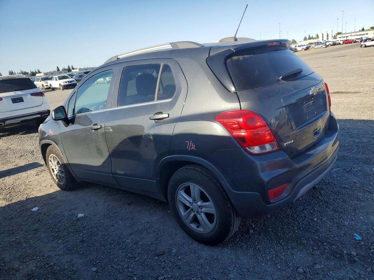 2020 CHEVROLET TRAX 1LT photo 2