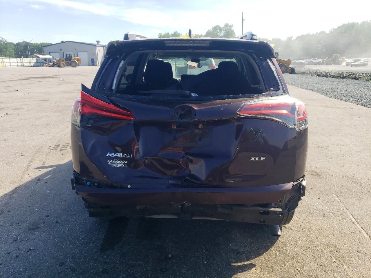 2018 TOYOTA RAV4 XLE photo 6