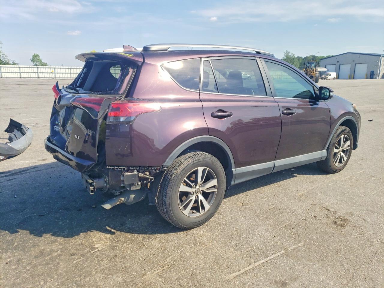 2018 TOYOTA RAV4 XLE photo 3