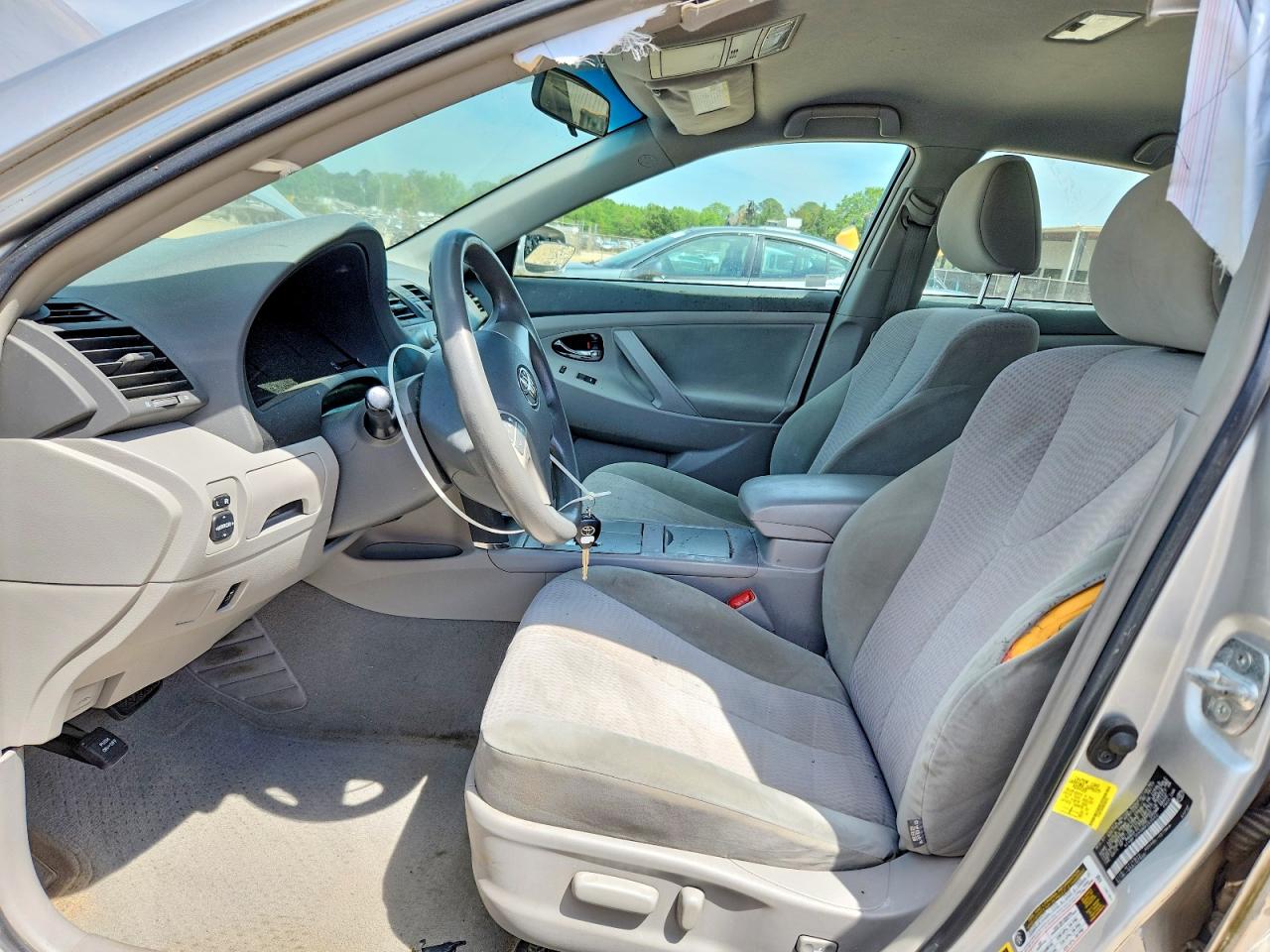 2011 TOYOTA CAMRY LE photo 13