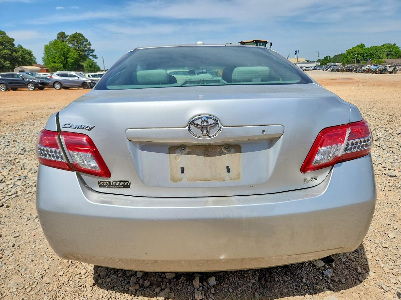 2011 TOYOTA CAMRY LE photo 11