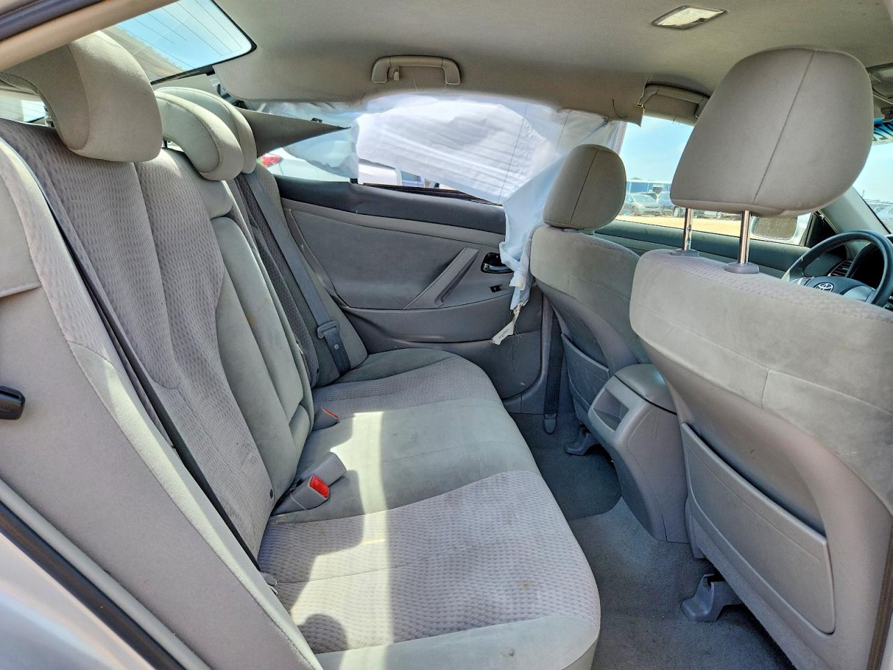 2011 TOYOTA CAMRY LE photo 19