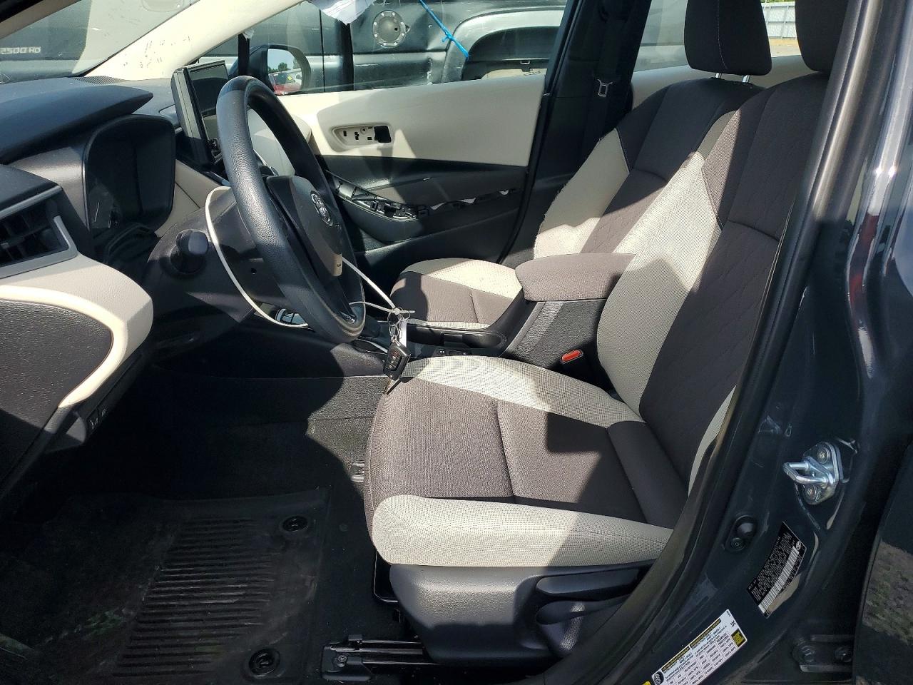 2025 TOYOTA COROLLA LE photo 13