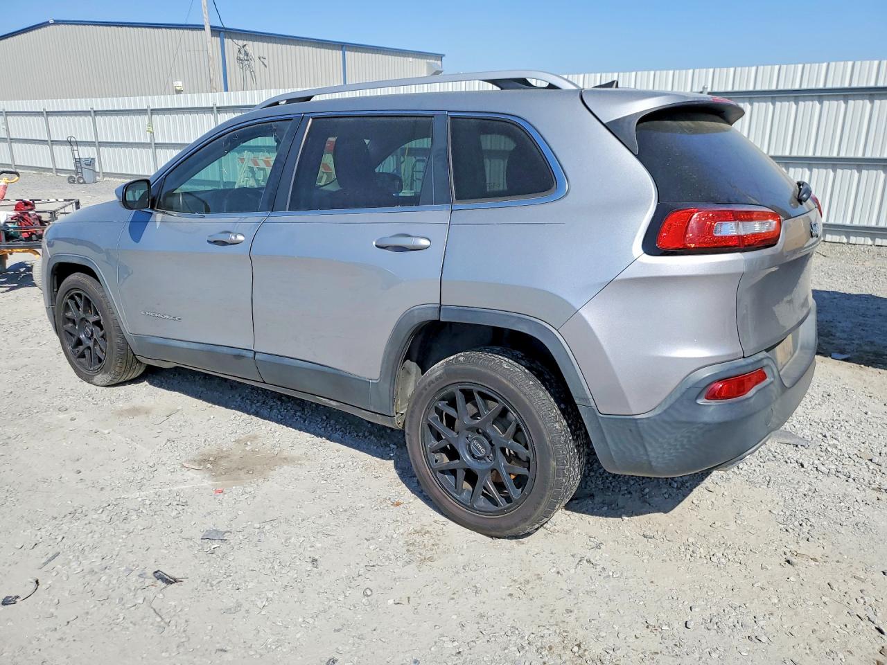 2016 JEEP CHEROKEE LATITUDE photo 3