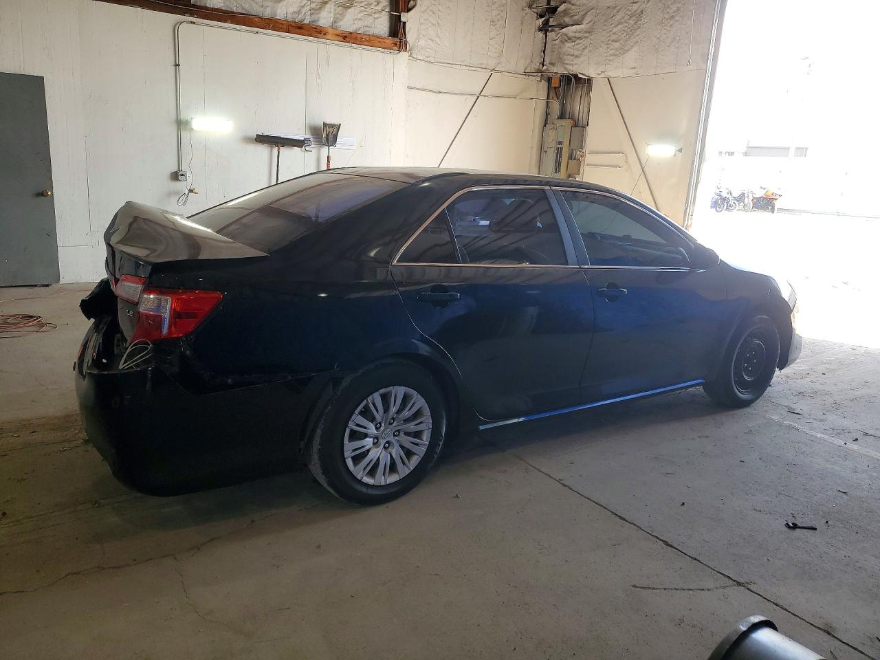 2012 TOYOTA CAMRY LE photo 5