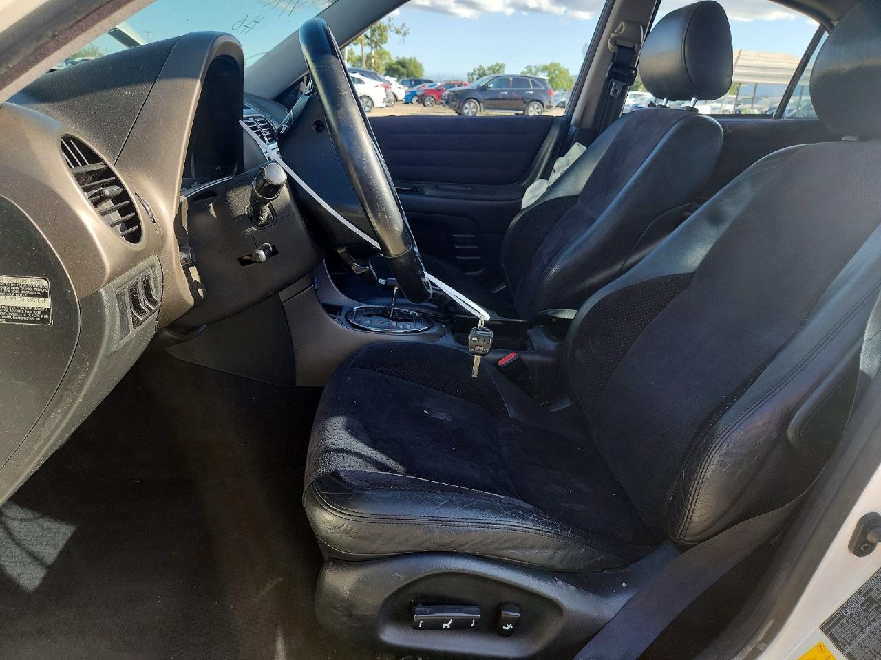 2001 LEXUS IS 300 photo 13