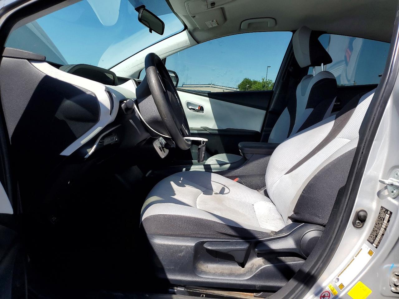 2016 TOYOTA PRIUS TWO photo 13