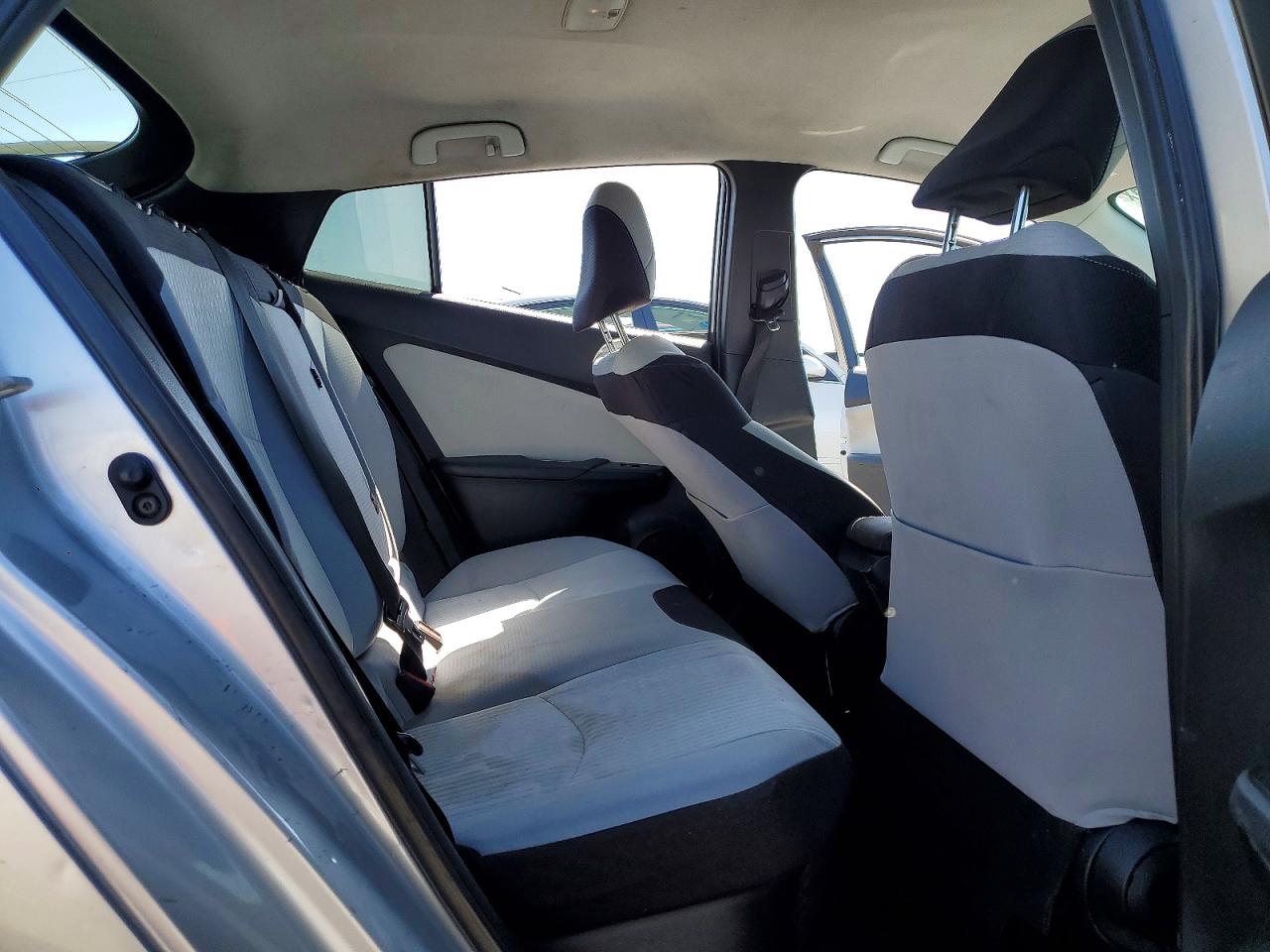 2016 TOYOTA PRIUS TWO photo 19