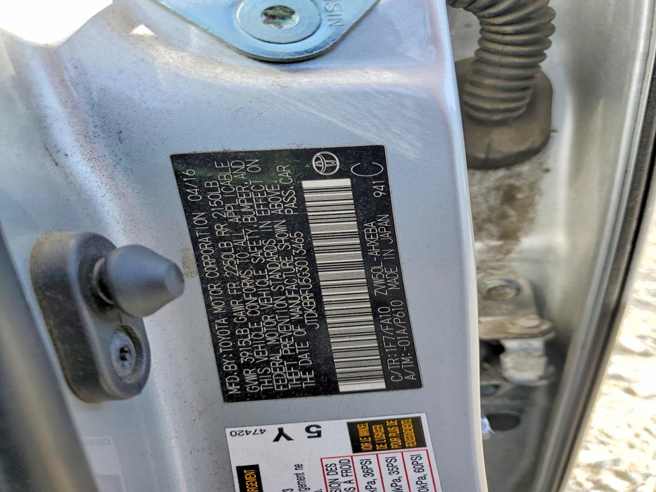 2016 TOYOTA PRIUS TWO photo 23